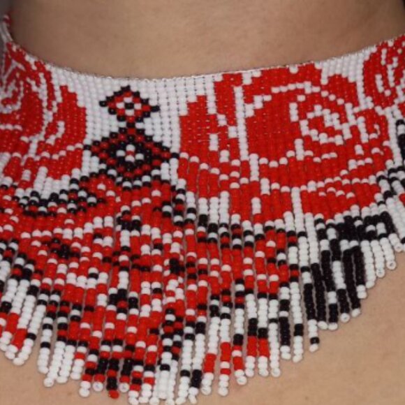 🌹 Beaded Fringed Choker with Rose Motifs 🌹 - Picture 3 of 3